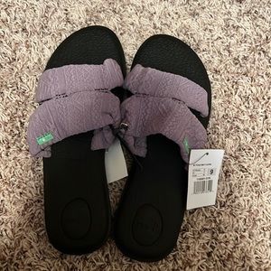 Sanuk yoga mat Capri sandals *new*